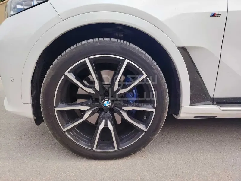 2021 بي ام دبليو الفئة اكس 7 إم كت