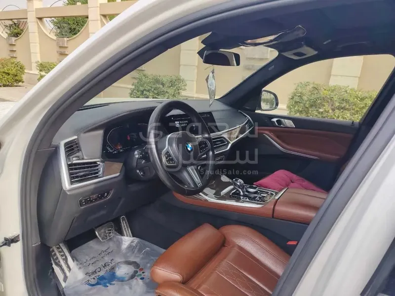 2021 بي ام دبليو الفئة اكس 7 إم كت