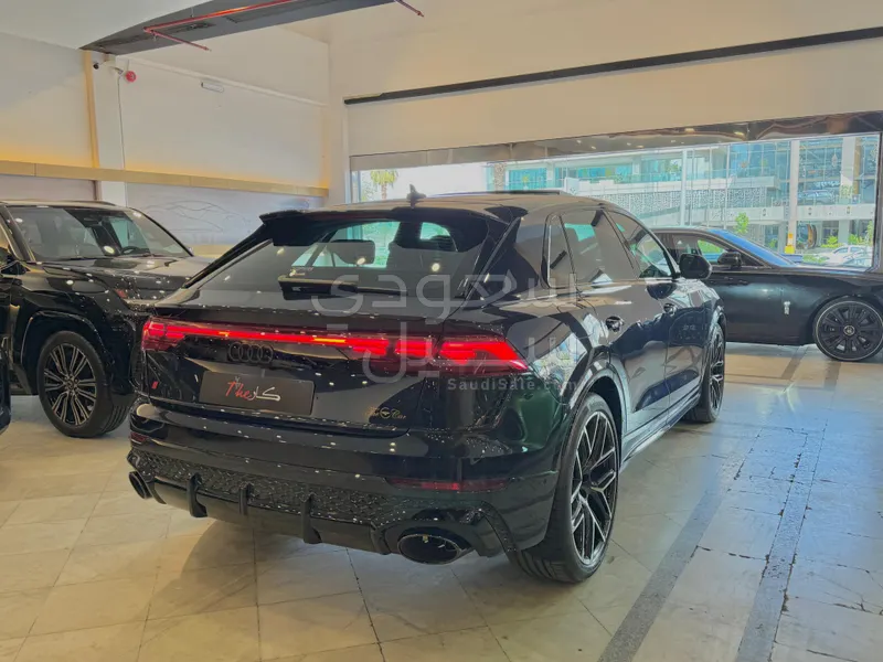 2026 اودي ار اس كيو 8