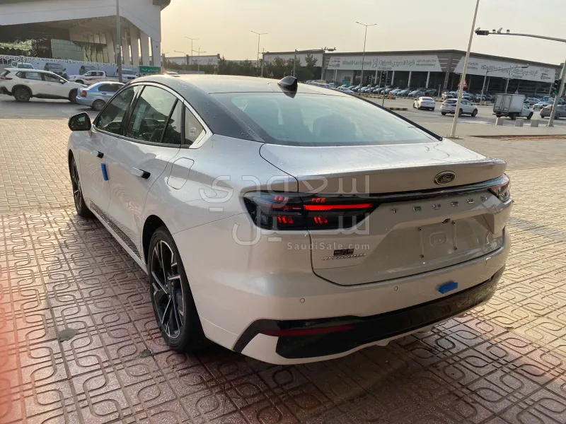 2026 فورد توروس تيتانيوم بلس