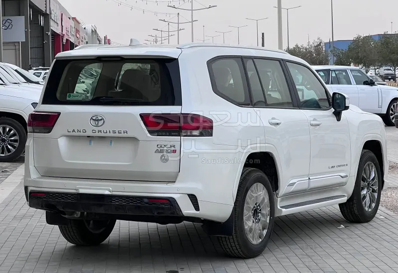 2026 تويوتا لاند كروزر جي اكس ار