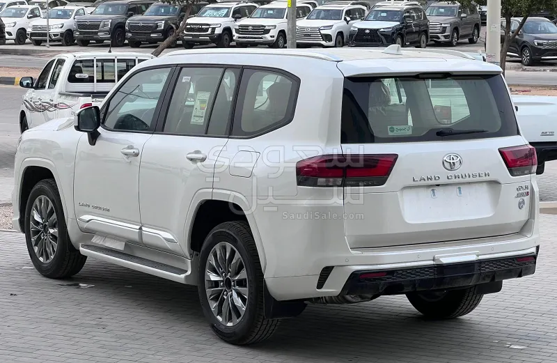 2026 تويوتا لاند كروزر جي اكس ار