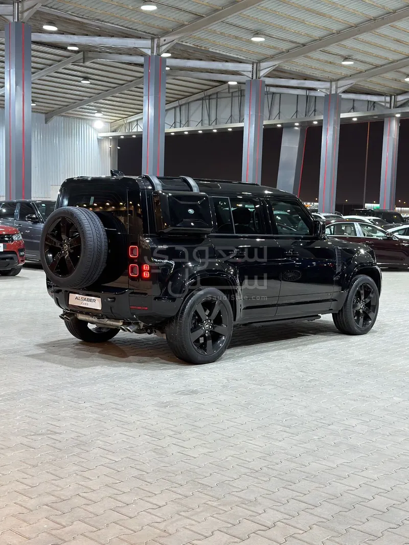 2025 لاند روفر ديفيندر 110