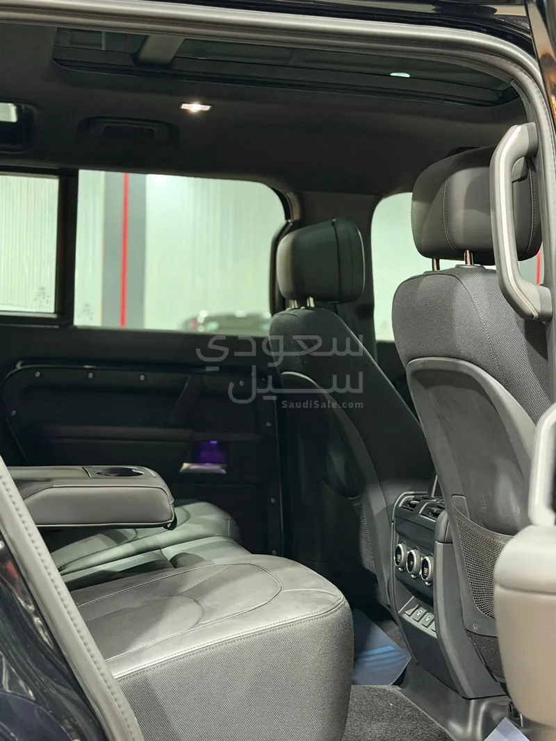 2025 لاند روفر ديفيندر 110