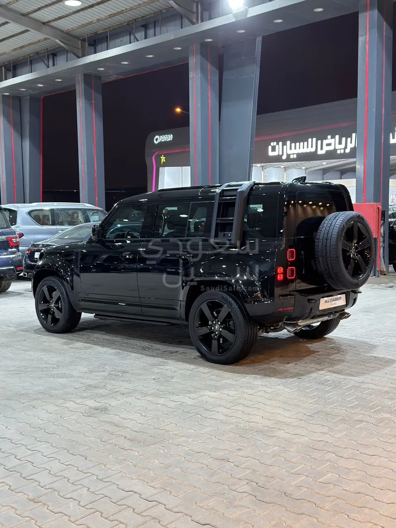 2025 لاند روفر ديفيندر 110