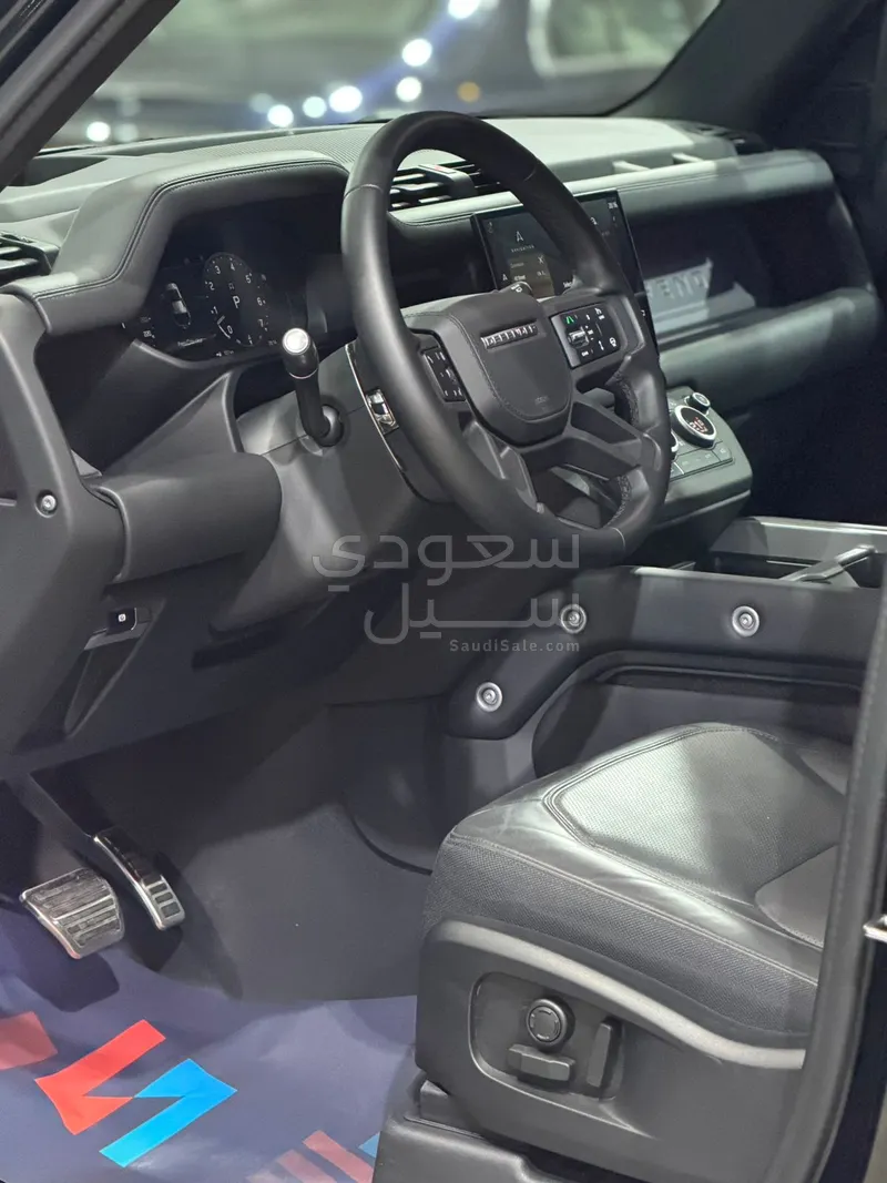 2025 لاند روفر ديفيندر 110