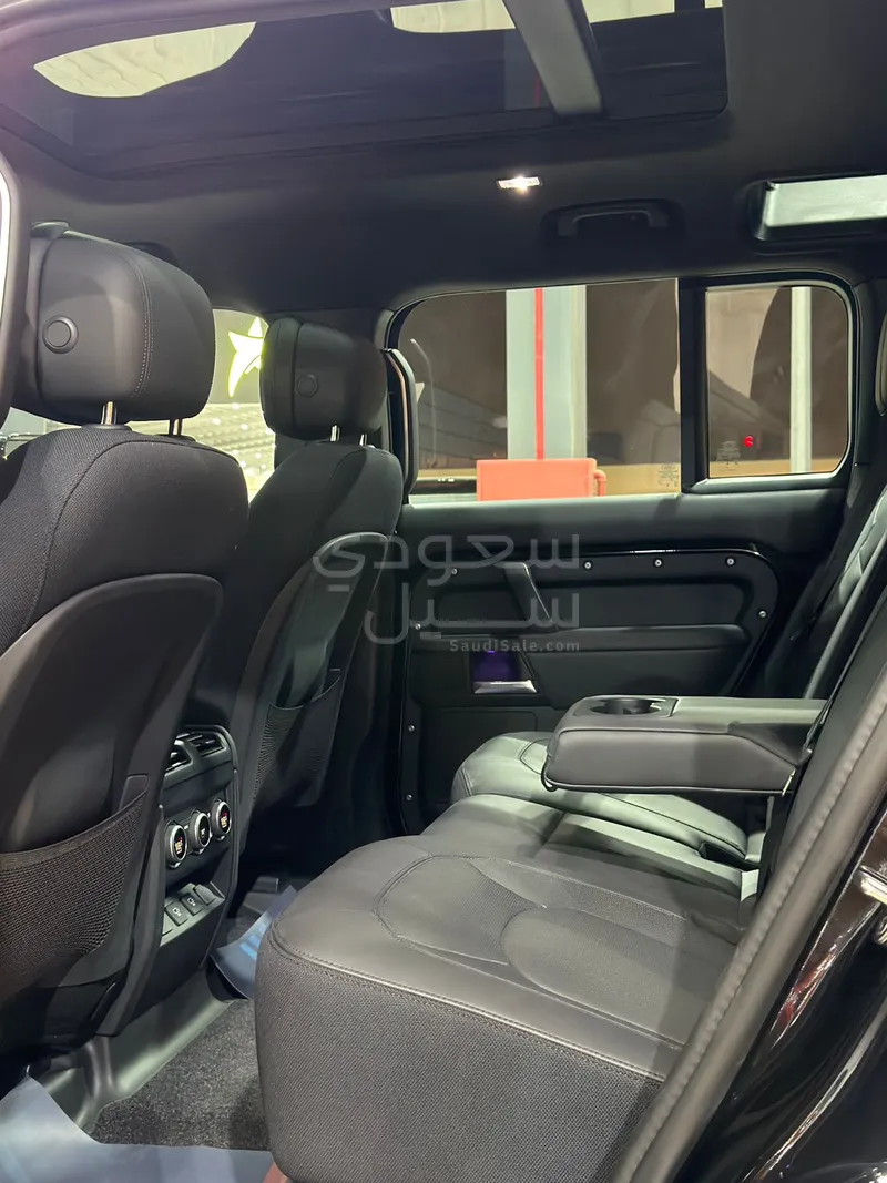 2025 لاند روفر ديفيندر 110