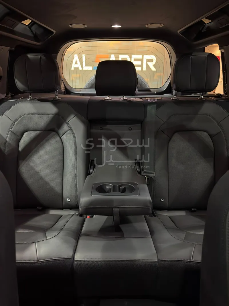 2025 لاند روفر ديفيندر 110