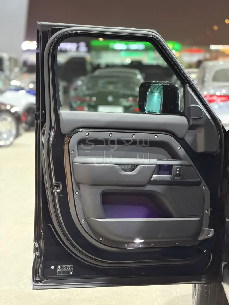 2025 لاند روفر ديفيندر 110