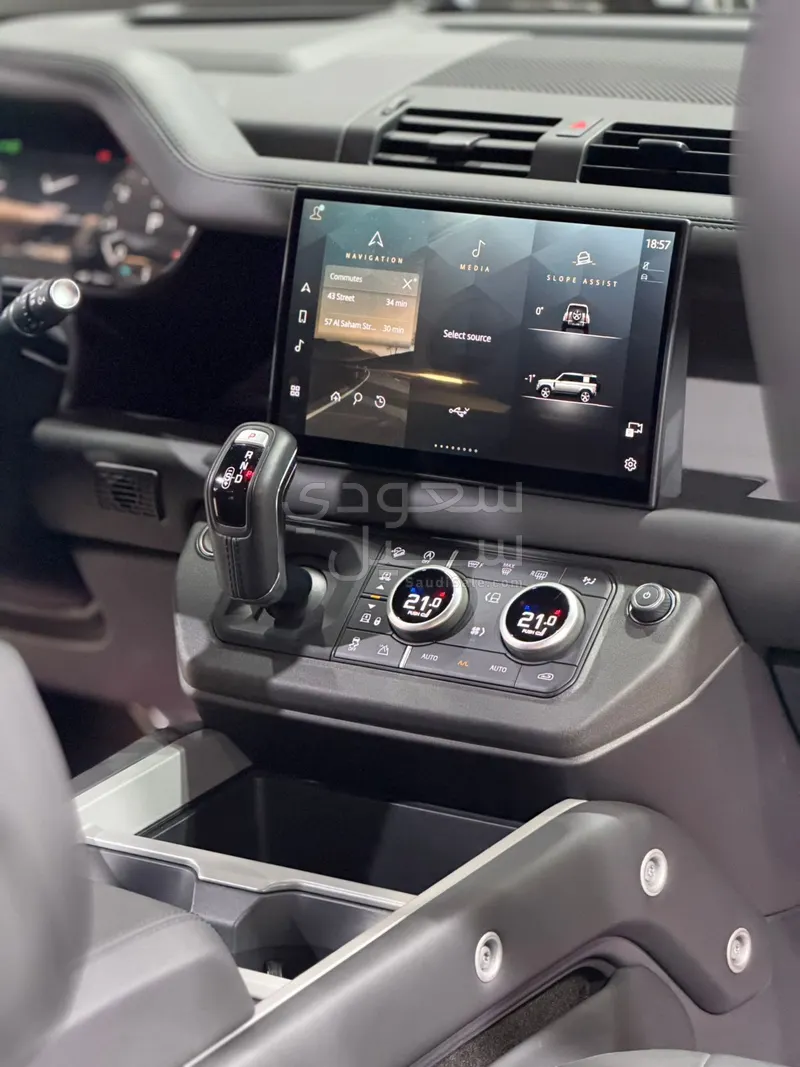 2025 لاند روفر ديفيندر 110