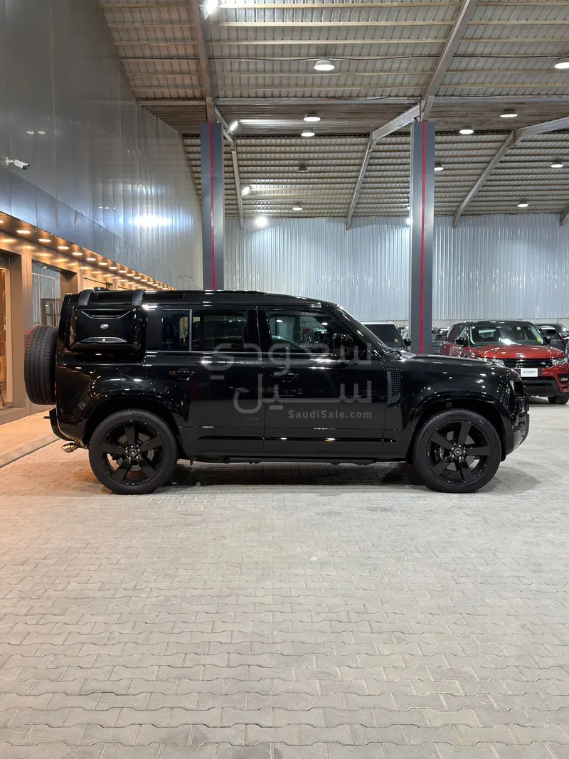 2025 لاند روفر ديفيندر 110