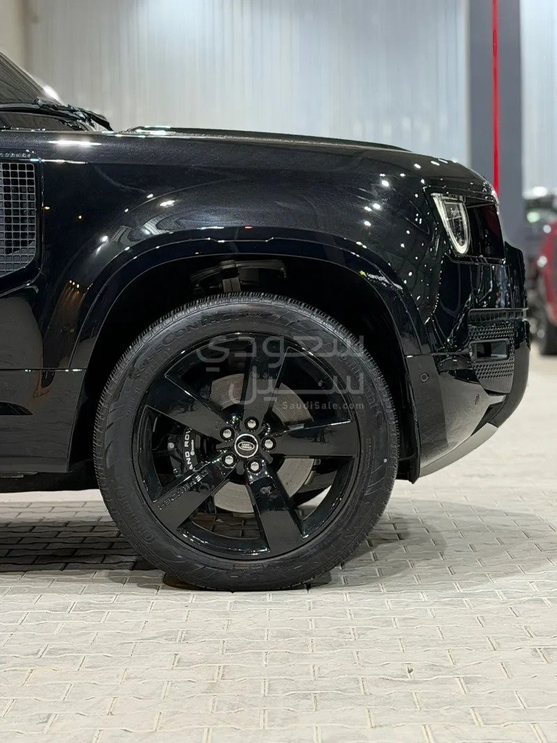 2025 لاند روفر ديفيندر 110