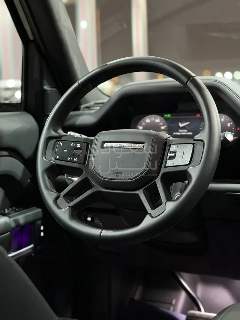 2025 لاند روفر ديفيندر 110
