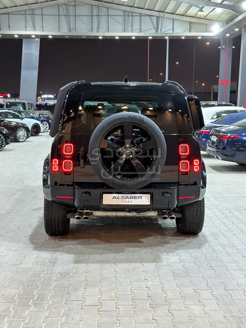 2025 لاند روفر ديفيندر 110