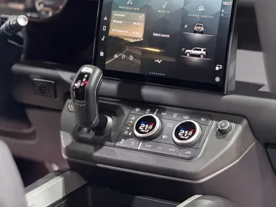 2025 لاند روفر ديفيندر 110