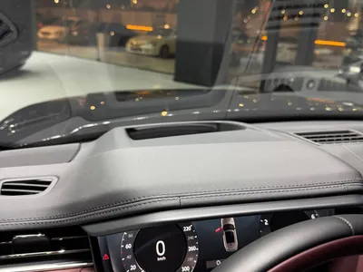 2025 لاند روفر رينج روفر سبورت اتش اس اي