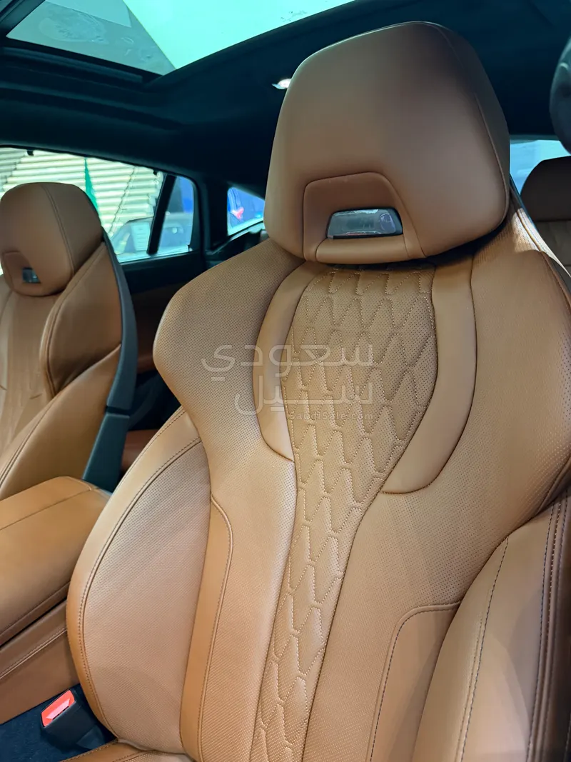 2025 بي ام دبليو الفئة اكس 6 إم كت