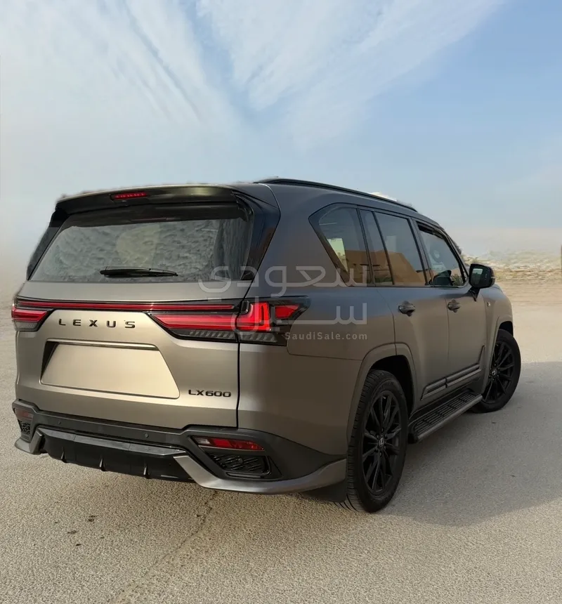 2022 لكزس إل إكس 600 إف
