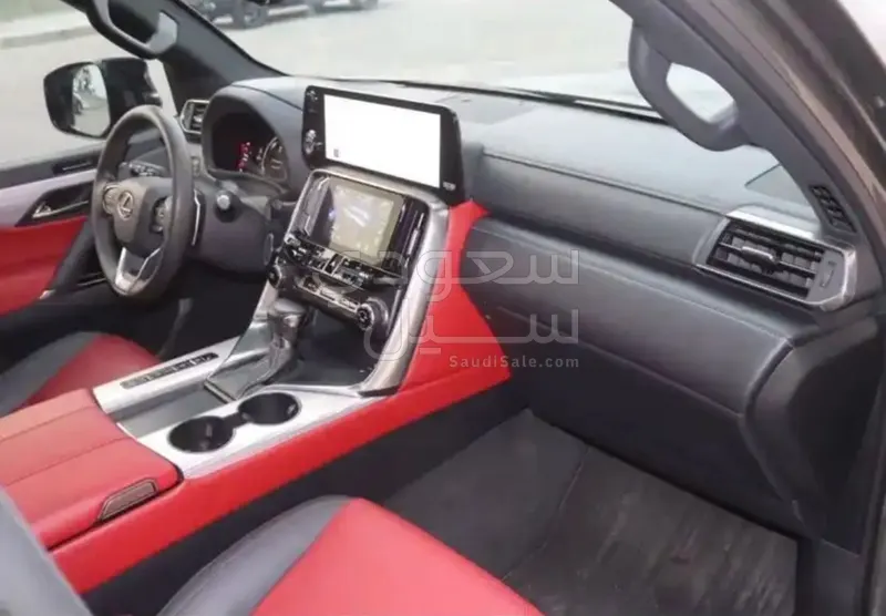 2022 لكزس إل إكس 600 إف