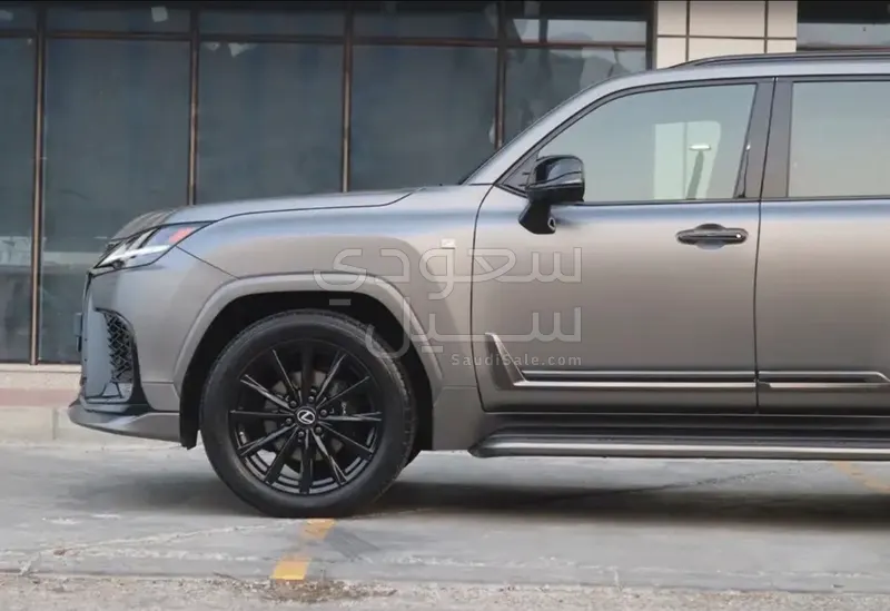 2022 لكزس إل إكس 600 إف