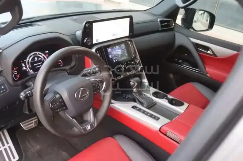 2022 لكزس إل إكس 600 إف