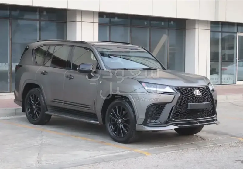 2022 لكزس إل إكس 600 إف