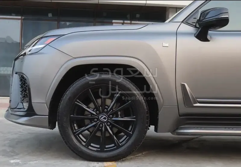 2022 لكزس إل إكس 600 إف