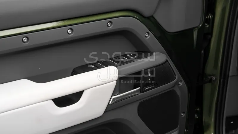 2026 لاند روفر ديفيندر اكس 110