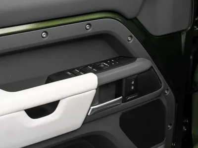 2026 لاند روفر ديفيندر اكس 110