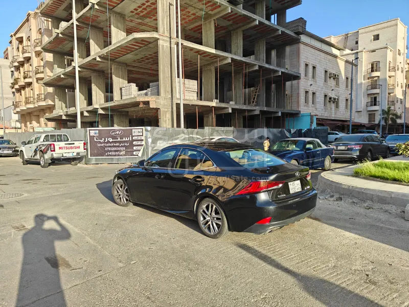 2020 لكزس آي إس 300