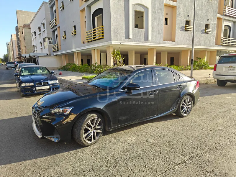 2020 لكزس آي إس 300