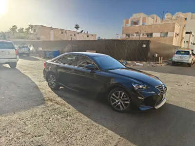 2020 لكزس آي إس 300