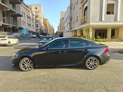 2020 لكزس آي إس 300