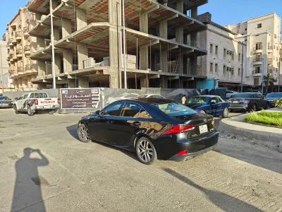 2020 لكزس آي إس 300