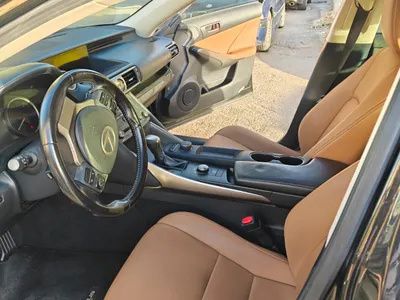 2020 لكزس آي إس 300