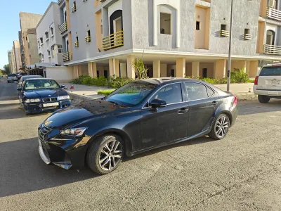 2020 لكزس آي إس 300