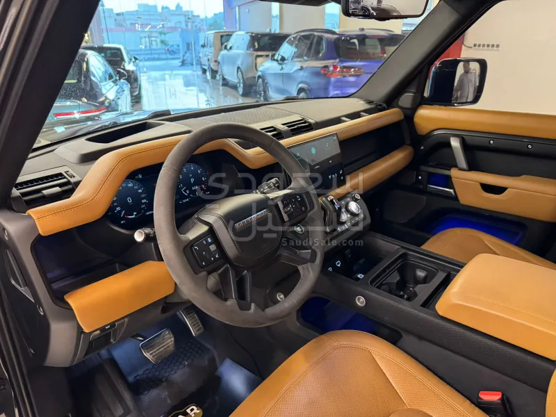 2024 لاند روفر ديفيندر