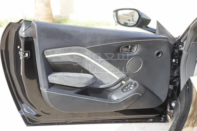 2022 استون مارتن فانتج اف 1 إديشن