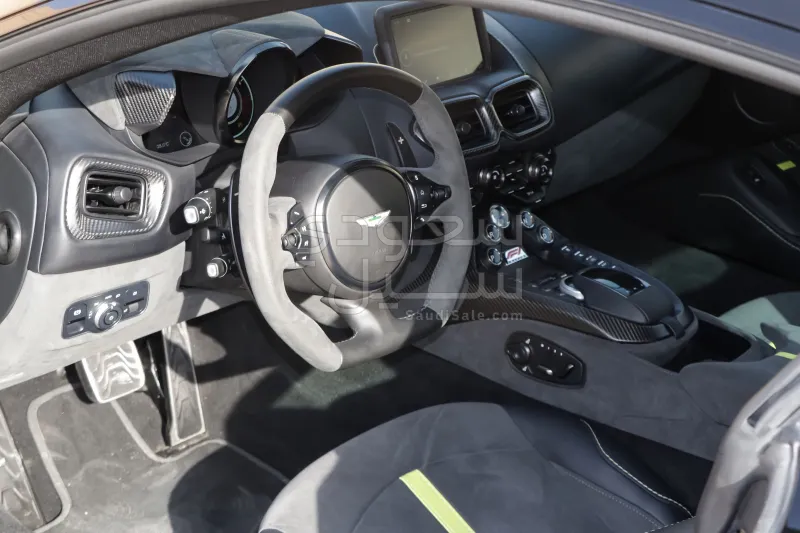 2022 استون مارتن فانتج اف 1 إديشن