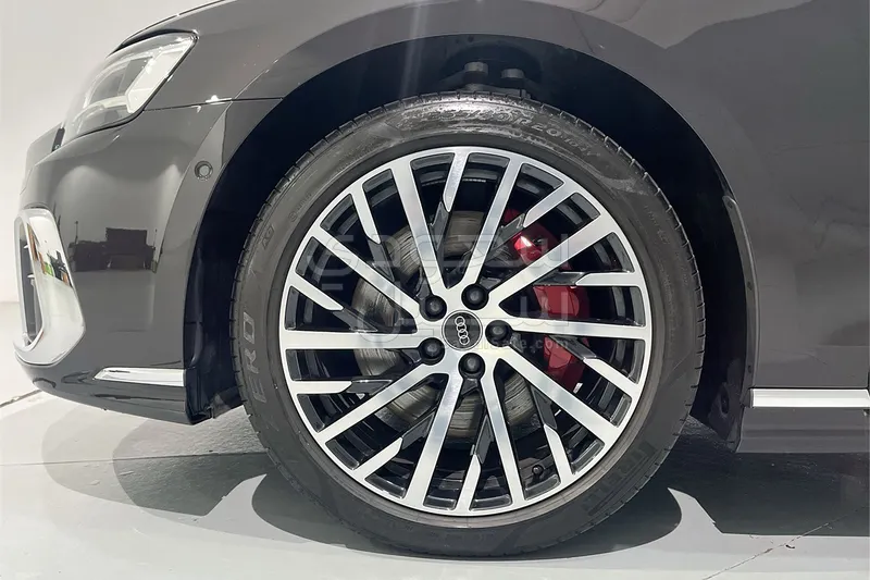 2025 اودي اي 8