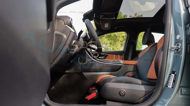 2026 مرسيدس - بنز جي إل سي 200 اي ام جي