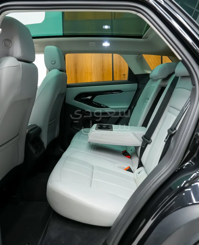 2025 لاند روفر رينج روفر ايفوك