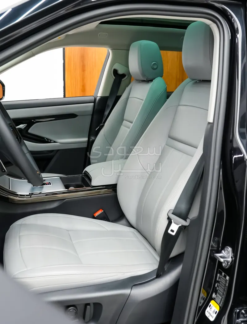 2025 لاند روفر رينج روفر ايفوك