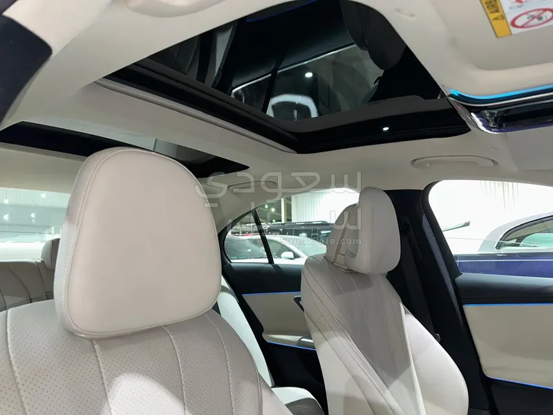 2025 مرسيدس - بنز إي 200