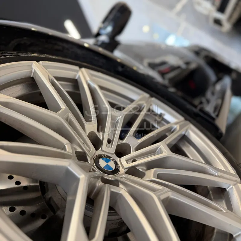 2025 بي ام دبليو الفئة ام إم 2