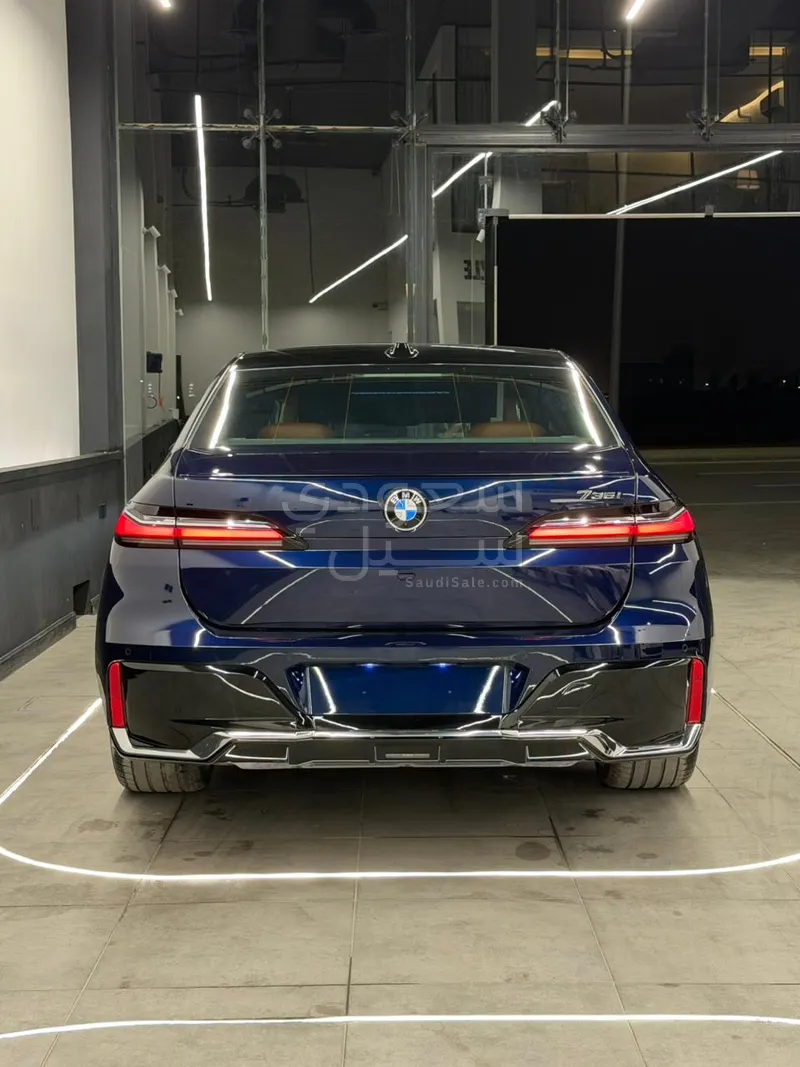 2026 بي ام دبليو الفئة السابعة 735أي