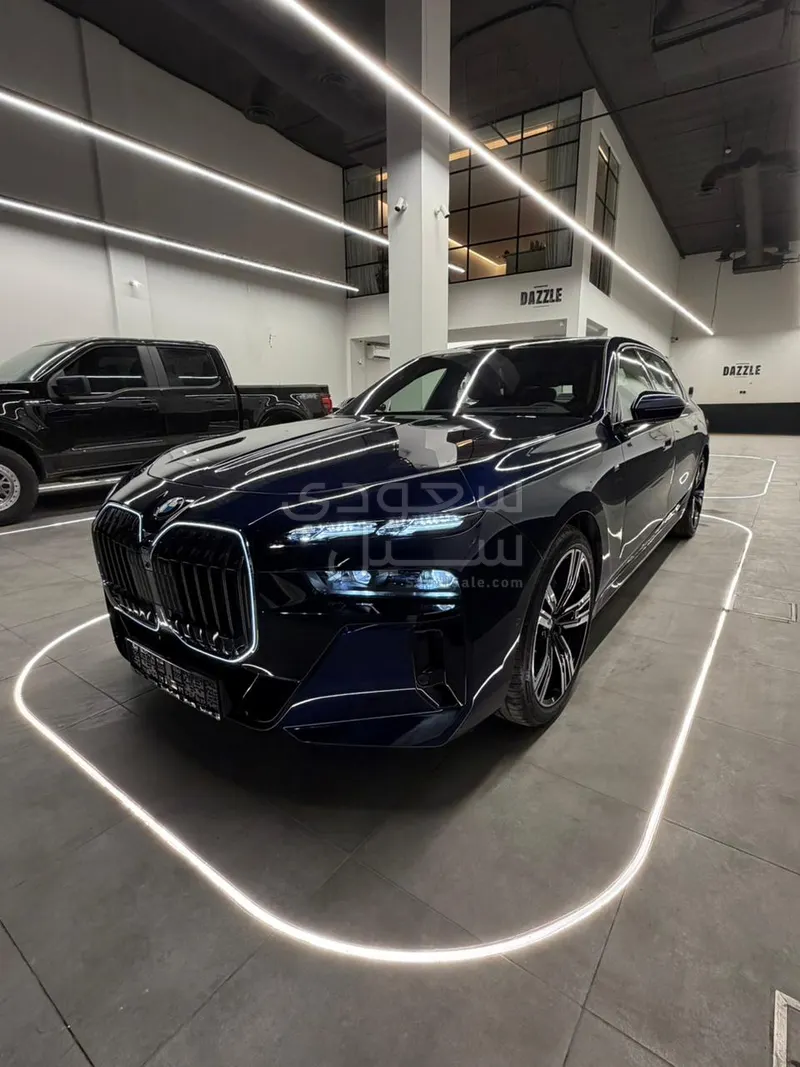 2026 بي ام دبليو الفئة السابعة 735أي