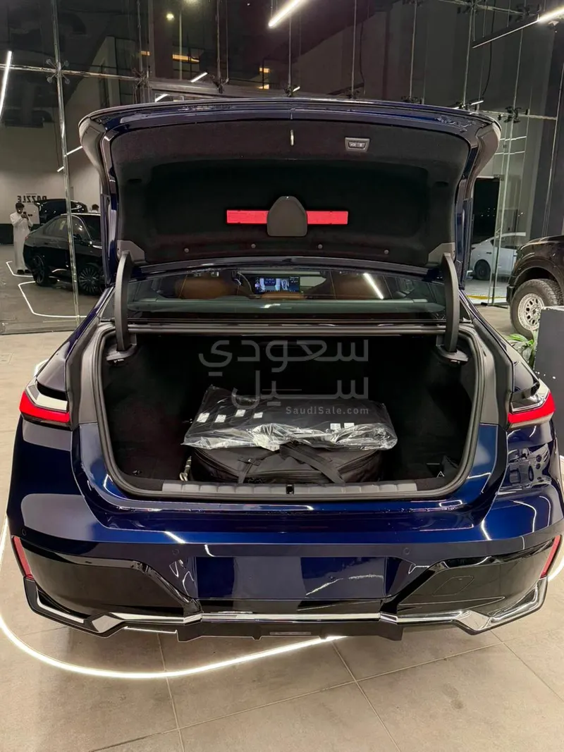 2026 بي ام دبليو الفئة السابعة 735أي