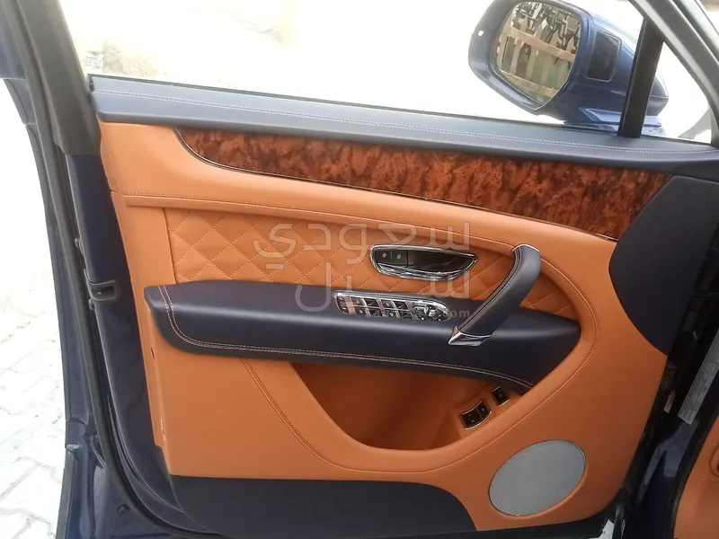 2017 بنتلي بنتايجا