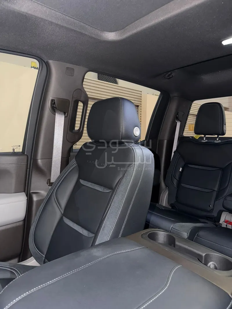 2021 شفروليه سلفرادو بلاك اوبس